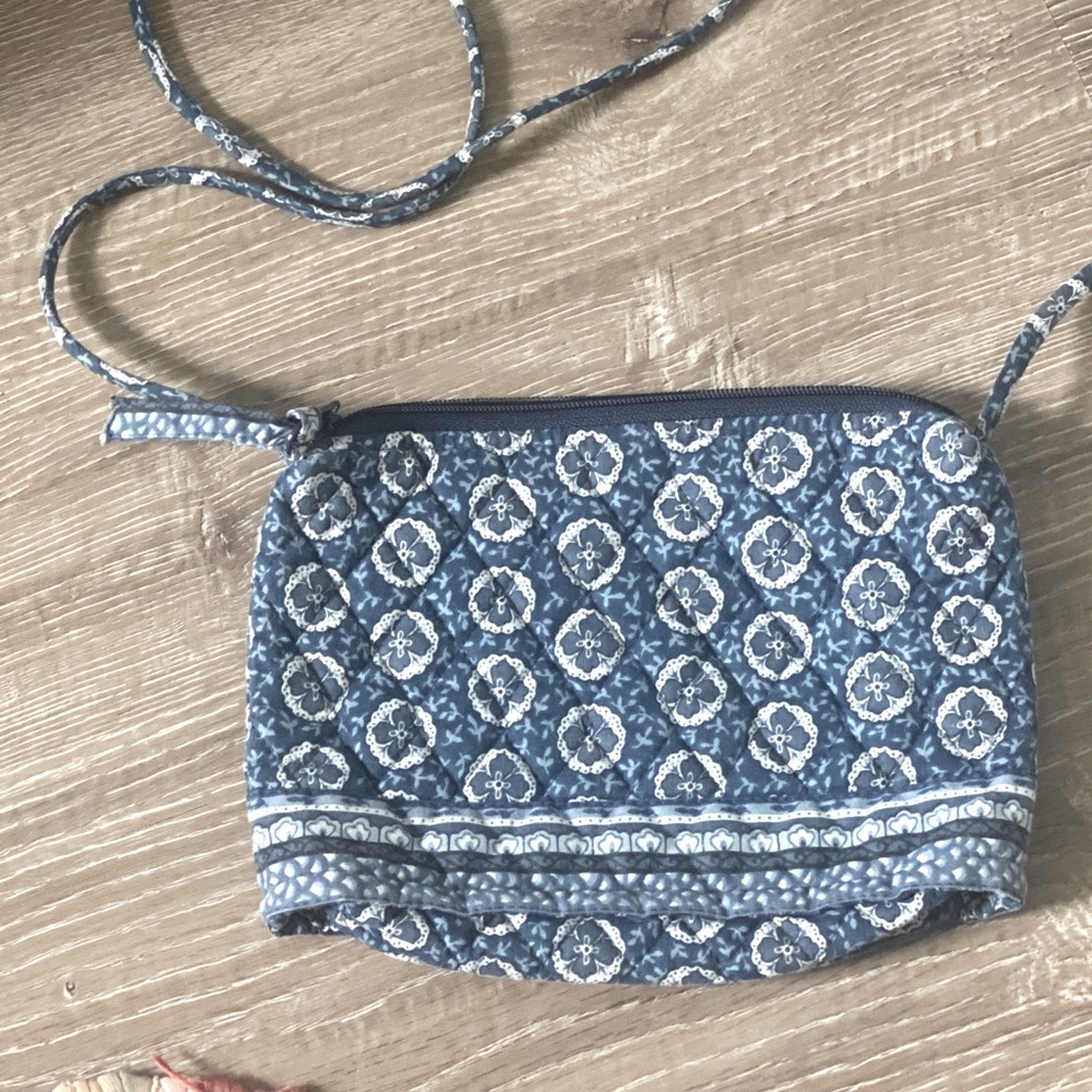 Vera Bradley blue printed crossbody.